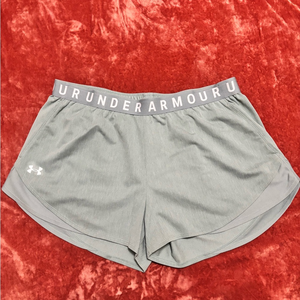 Under Armour Women’s Shorts Size XL Sage